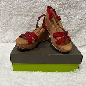 🌸 Naya Nalisha Wedge Sandals